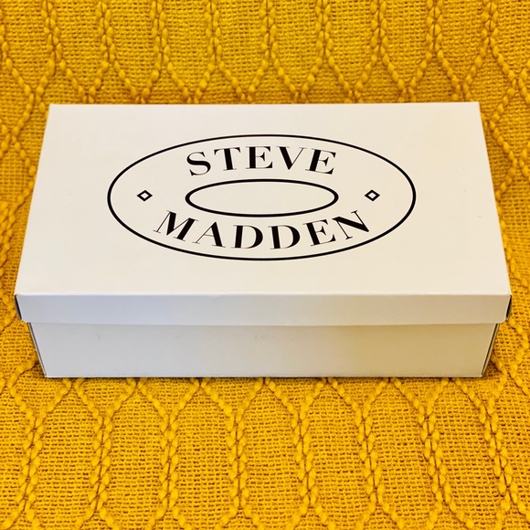 Steven Madden Issy Clear Sandals - Picture 2 of 6